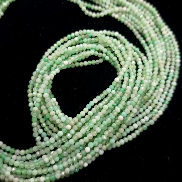chrysoprase A 0938 faceted round 2mm