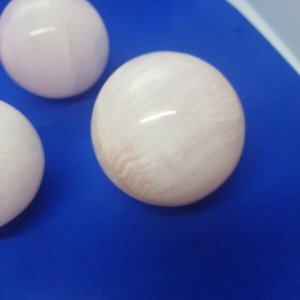 lot spheres pink mangano calcite 3104 1