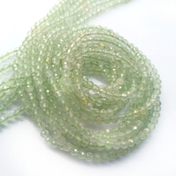 prehnite 0281 A faceted round 3mm